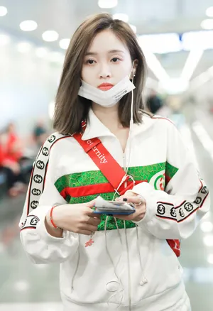 吴宣仪青春活力机场私服照图片_5