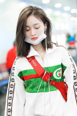 吴宣仪青春活力机场私服照图片_6