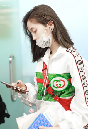 吴宣仪青春活力机场私服照图片_7