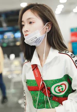 吴宣仪青春活力机场私服照图片_8