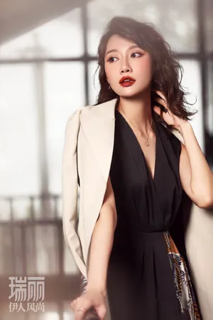 李斯羽性感优雅写真图片_8