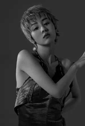陈都灵性感妩媚写真图片