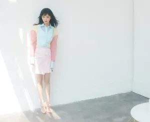 谭松韵清新彩虹少女图片