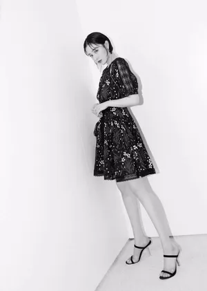 阚清子优雅灵动活动照图片
