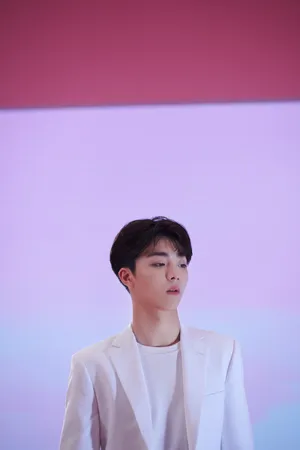 陈立农温柔静谧写真图片_8