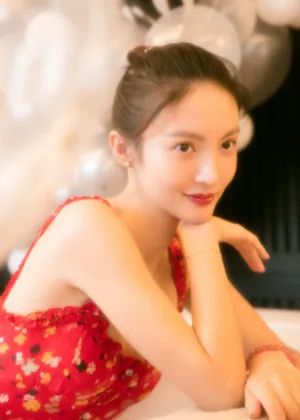 金晨氤氲柔美写真图片