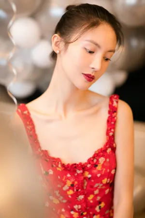 金晨氤氲柔美写真图片_7