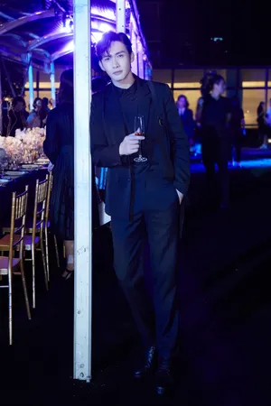 张彬彬STUARTWEITZMAN品牌晚会帅气图片_4