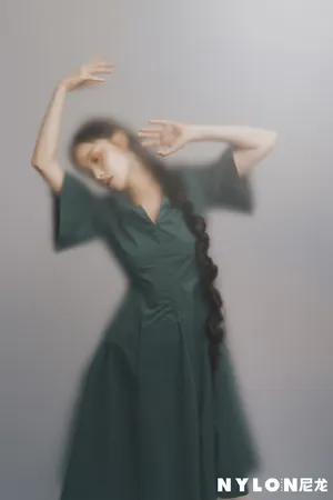 倪妮麻花辫复古文艺写真图片_6