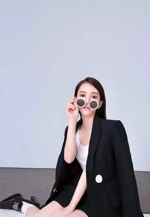天王嫂方媛性感时尚写真图片_3