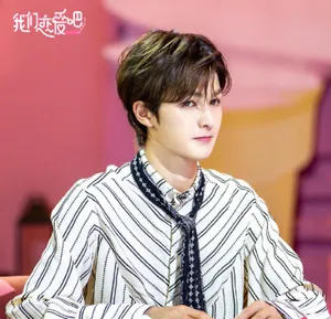 朱正廷清爽衬衣帅气综艺图片