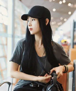 王子文清纯可人性感机场图片_2