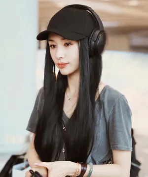王子文清纯可人性感机场图片_4
