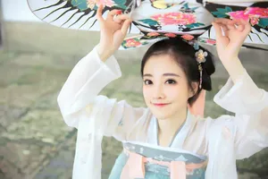 冯提莫早年汉服写真图片_2