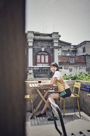 孙铱文艺范甜美街拍写真图片_1