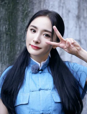 杨幂遇见天坛性感甜美写真图片_4