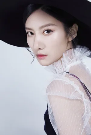 吴优性感妩媚时尚写真大片_6