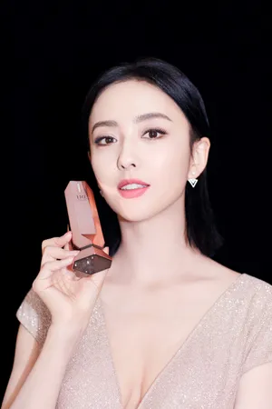 佟丽娅优雅性感活动写真图片_1