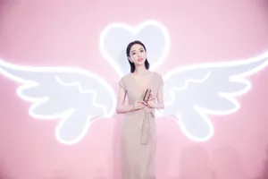 佟丽娅优雅性感活动写真图片_5