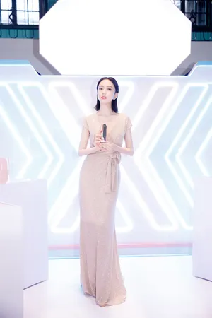 佟丽娅优雅性感活动写真图片_7