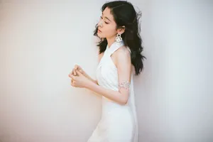 张碧晨纯白优雅写真图片_2