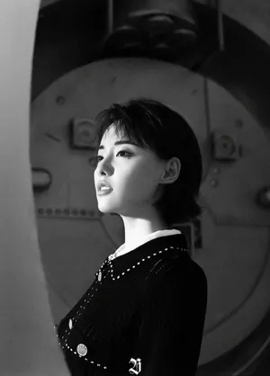 张嘉倪胶片质感写真图片_8