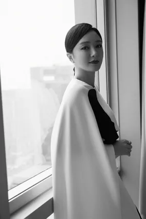 秦岚性感黑白写真图片