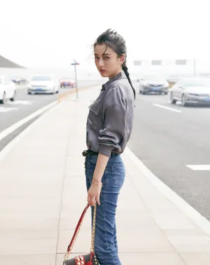 宋祖儿机场时尚街拍图片_2