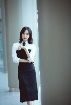宋茜黑白时尚活动写真图片_4