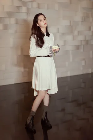 欧阳娜娜白裙清纯写真图片