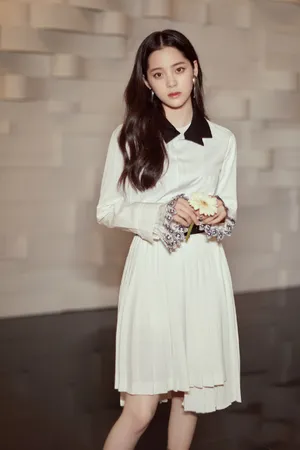 欧阳娜娜白裙清纯写真图片_2