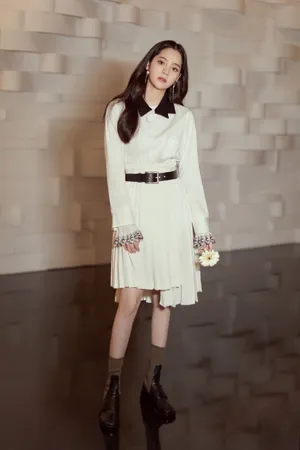 欧阳娜娜白裙清纯写真图片_3