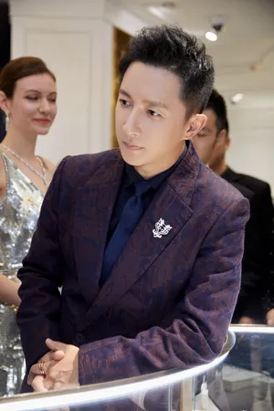 韩庚成熟儒雅帅气活动照图片_9