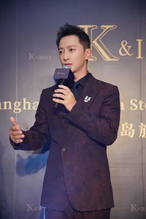 韩庚成熟儒雅帅气活动照图片_10