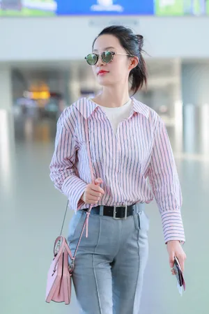 李沁温婉清甜机场私服图片_2
