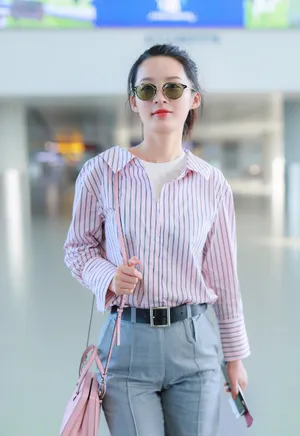 李沁温婉清甜机场私服图片_3