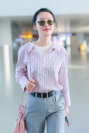 李沁温婉清甜机场私服图片_4