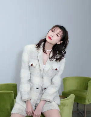 李斯羽时尚简约写真图片_1