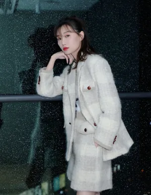 李斯羽时尚简约写真图片_5