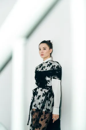 宋佳蕾丝纱裙优雅写真图片