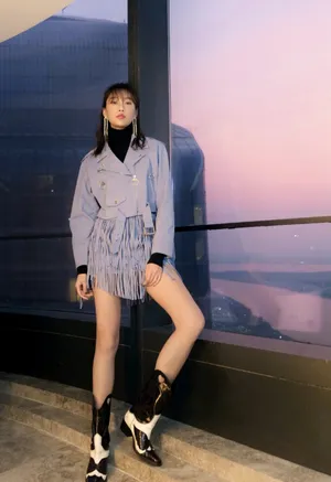 李斯羽时尚甜美写真图片