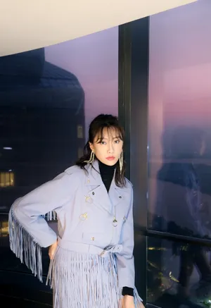 李斯羽时尚甜美写真图片_3