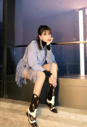 李斯羽时尚甜美写真图片_4