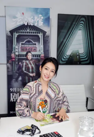 秦海璐优雅印花长裙图片