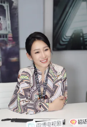 秦海璐优雅印花长裙图片_3