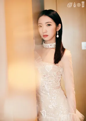 孟美岐纯白纱裙仙气写真图片_2
