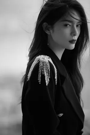 傅菁酷美性感黑白写真图片_1