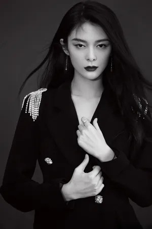 傅菁酷美性感黑白写真图片_3