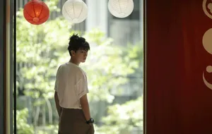 王俊凯休闲率性写真图片