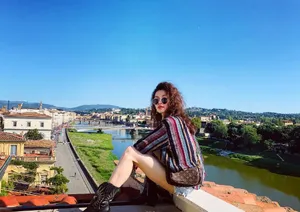 钟楚曦性感摩登旅拍图片_2